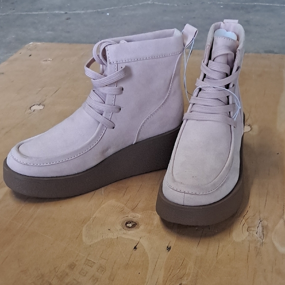 NWT Women's Old Navy Pink Lace-Up Ankle Wedge Heeled Boots - Picture 1 of 7